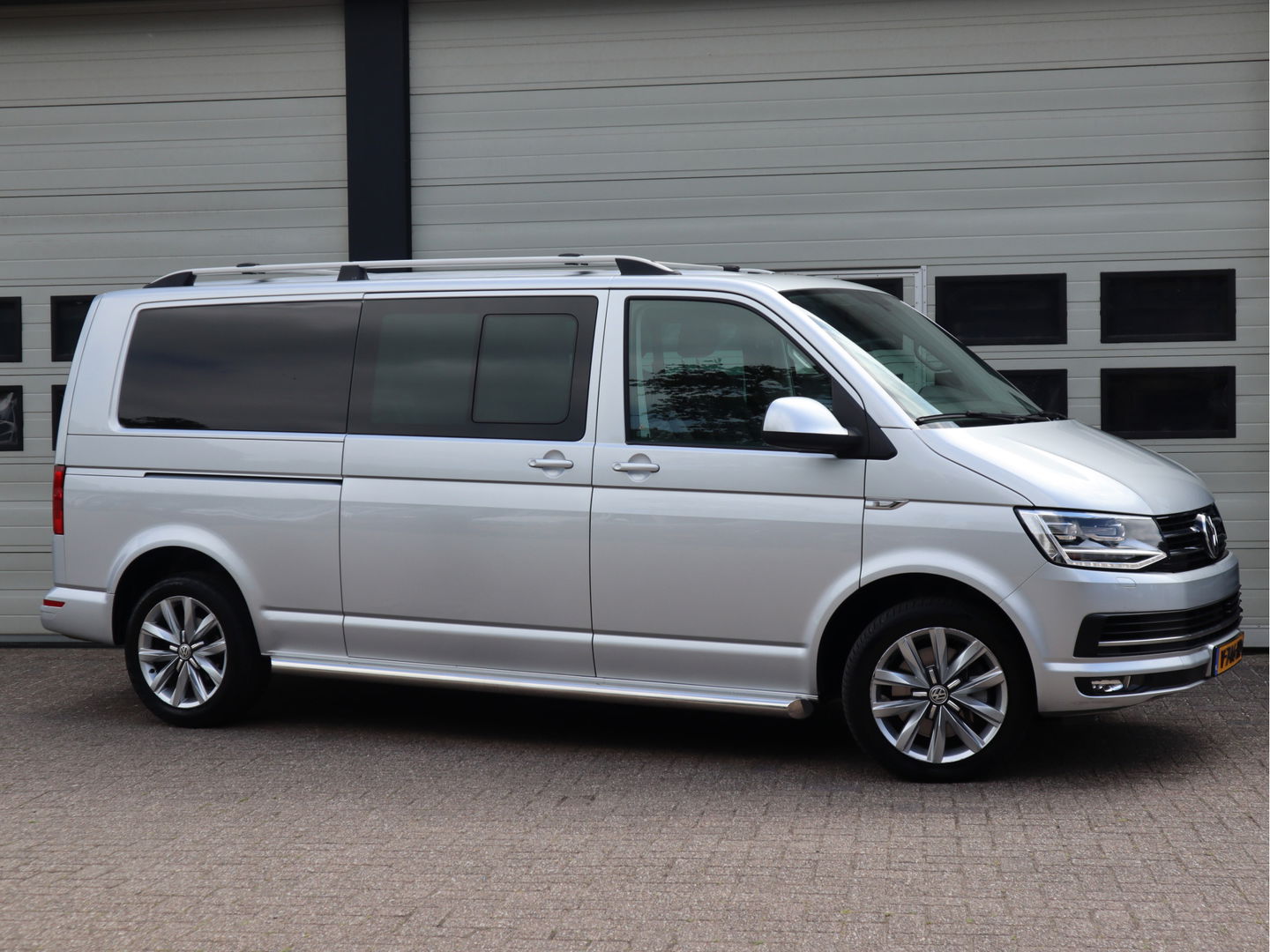 Volkswagen Transporter 2.0 TDI 204pk DSG L2 DC - Highline - LED - Leder - L+R Schuif