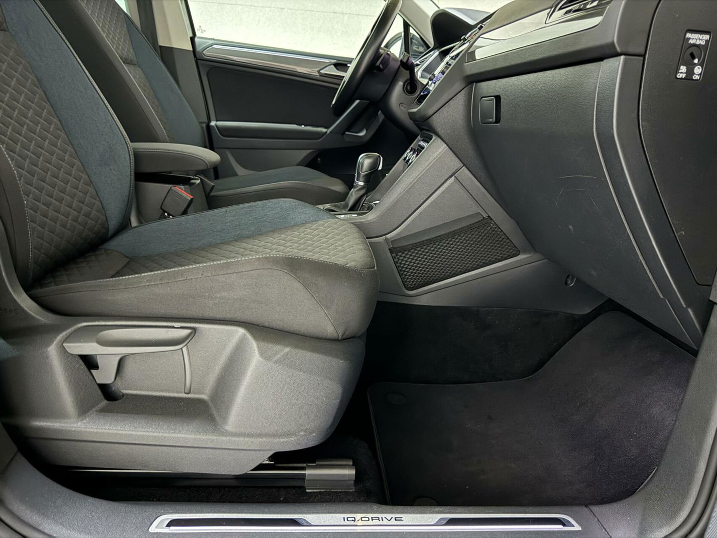 Volkswagen Tiguan 1.5 TSI ACT R-Line Pano HUD Virtual Trekh.