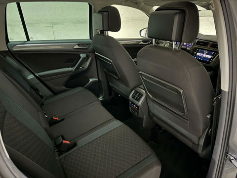 Volkswagen Tiguan 1.5 TSI ACT R-Line Pano HUD Virtual Trekh.