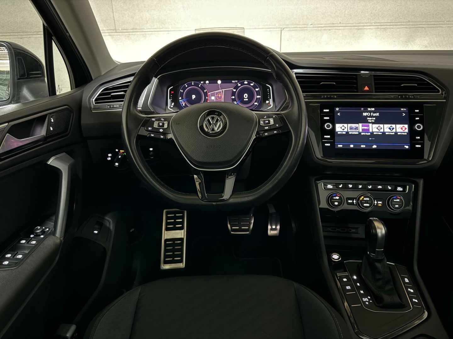 Volkswagen Tiguan 1.5 TSI ACT R-Line Pano HUD Virtual Trekh.