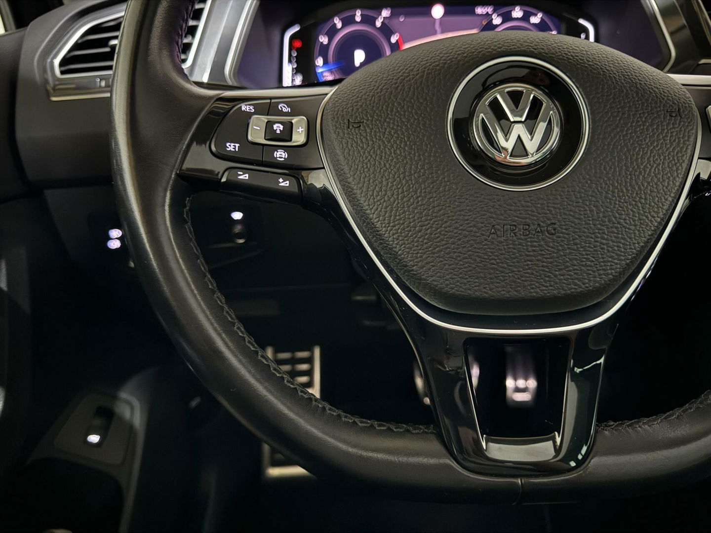 Volkswagen Tiguan 1.5 TSI ACT R-Line Pano HUD Virtual Trekh.
