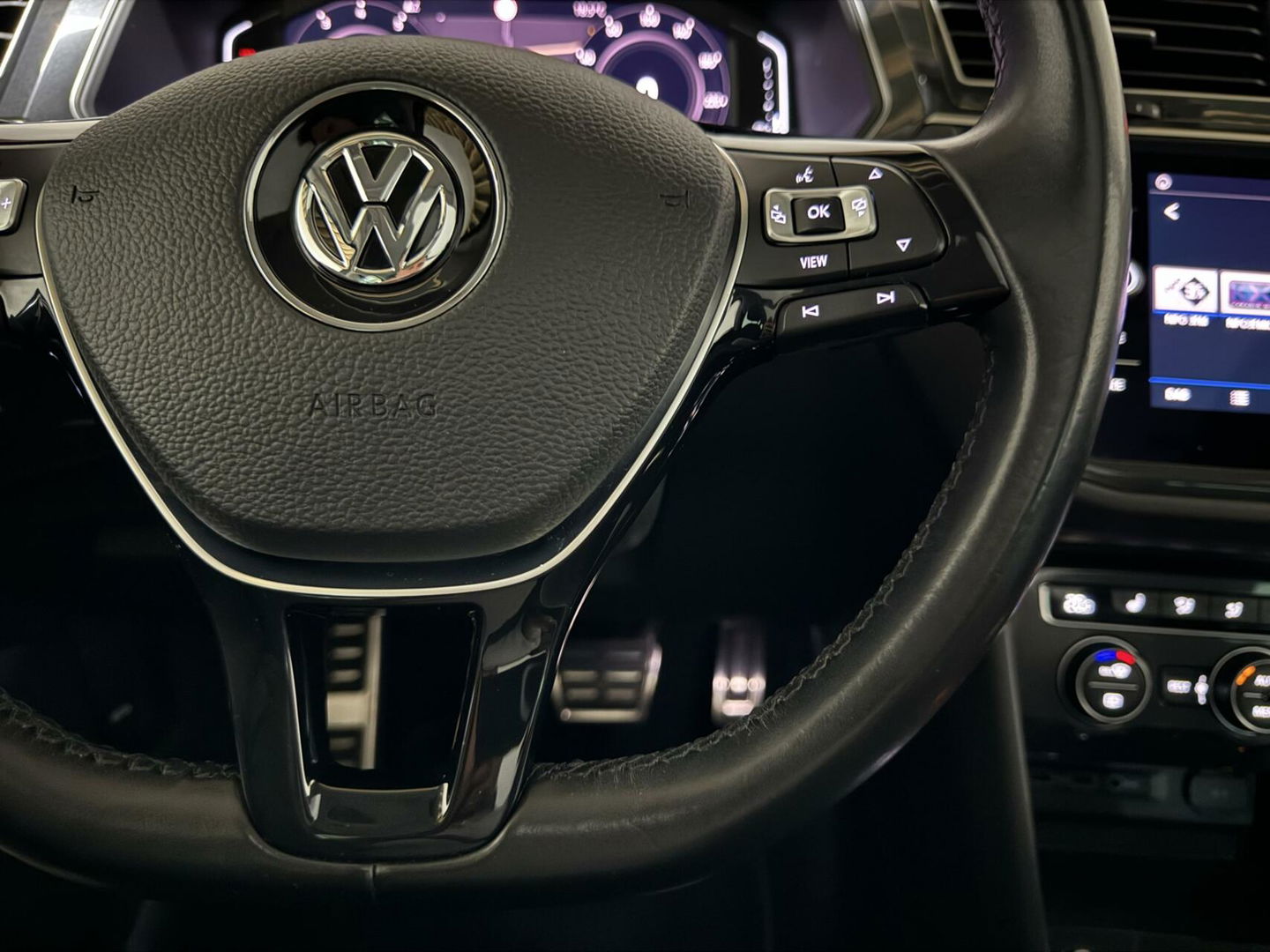 Volkswagen Tiguan 1.5 TSI ACT R-Line Pano HUD Virtual Trekh.