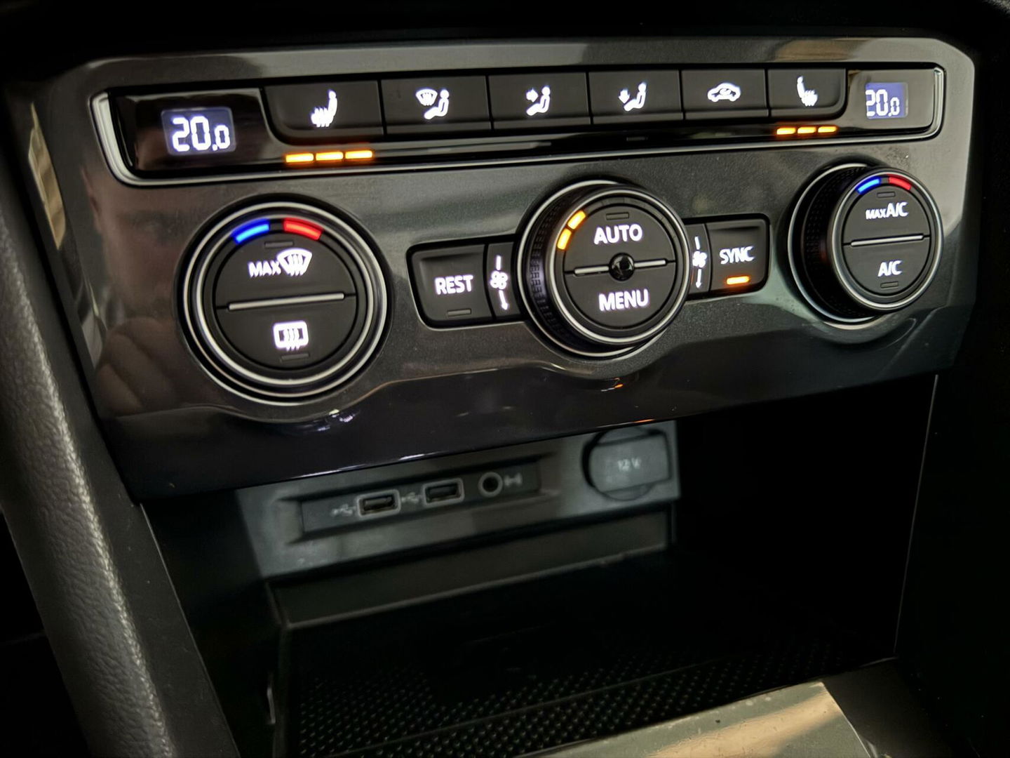 Volkswagen Tiguan 1.5 TSI ACT R-Line Pano HUD Virtual Trekh.