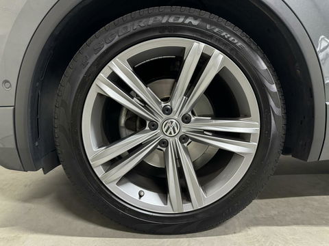 Volkswagen Tiguan 1.5 TSI ACT R-Line Pano HUD Virtual Trekh.