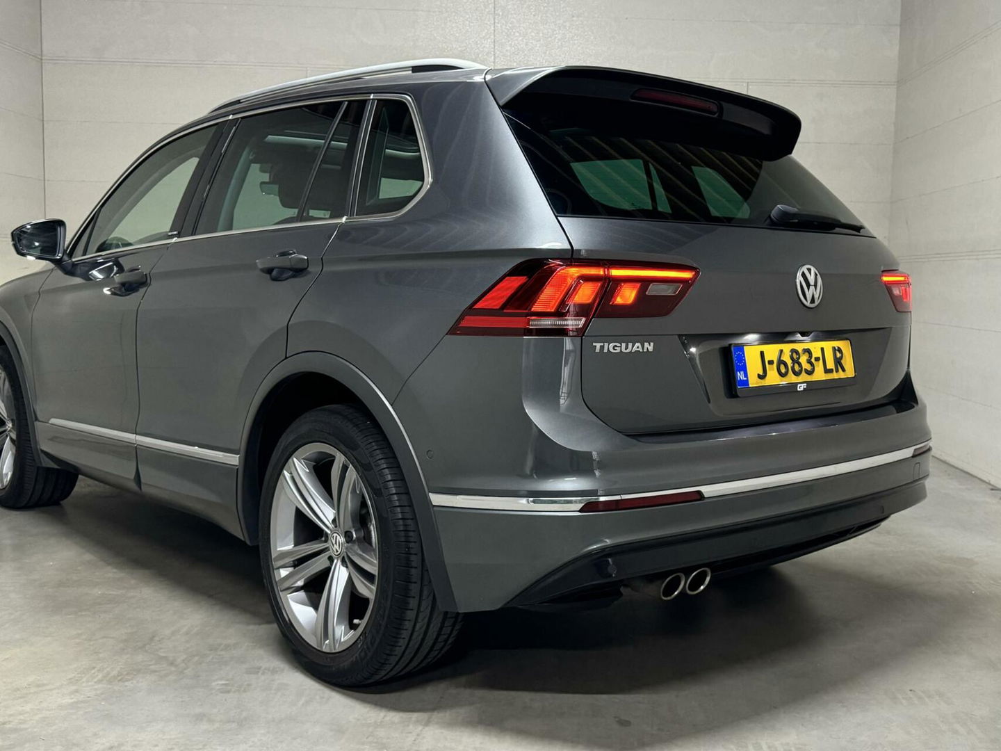 Volkswagen Tiguan 1.5 TSI ACT R-Line Pano HUD Virtual Trekh.