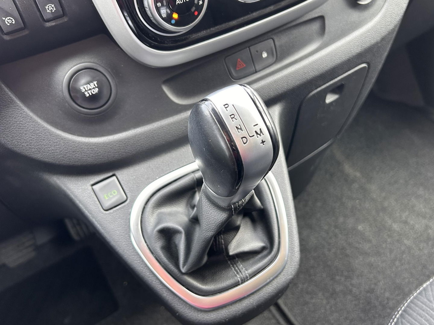 Renault Trafic 2.0 dCi 170PK L2H1 Luxe | LED | LMV | 2x Schuifdeur | R-Link | Carplay