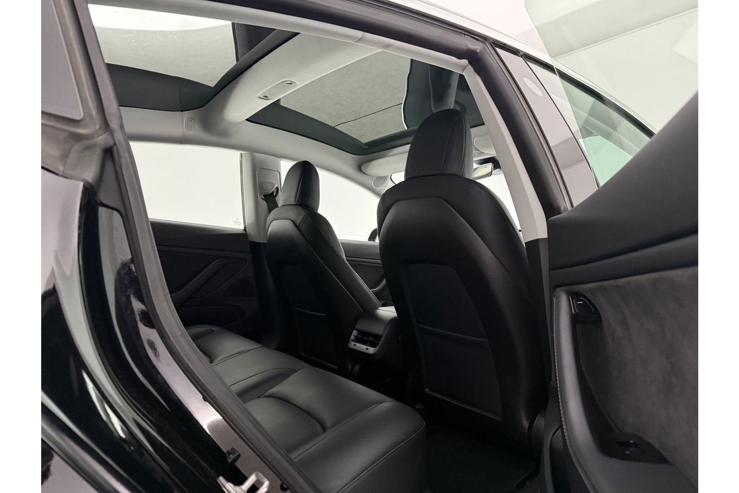 Tesla Model 3 Long Range AWD 75 kWh 360Camera 351PK Autopilot Pano Memory LED Cruise Clima 19"LMV Navi PDC Stoelverwarming