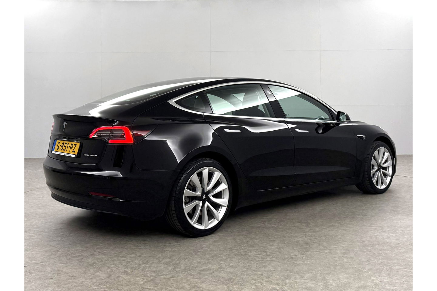Tesla Model 3 Long Range AWD 75 kWh 360Camera 351PK Autopilot Pano Memory LED Cruise Clima 19"LMV Navi PDC Stoelverwarming