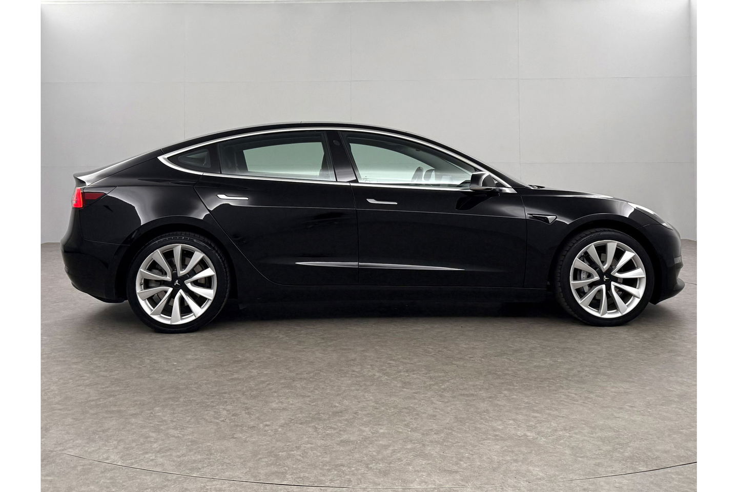 Tesla Model 3 Long Range AWD 75 kWh 360Camera 351PK Autopilot Pano Memory LED Cruise Clima 19"LMV Navi PDC Stoelverwarming