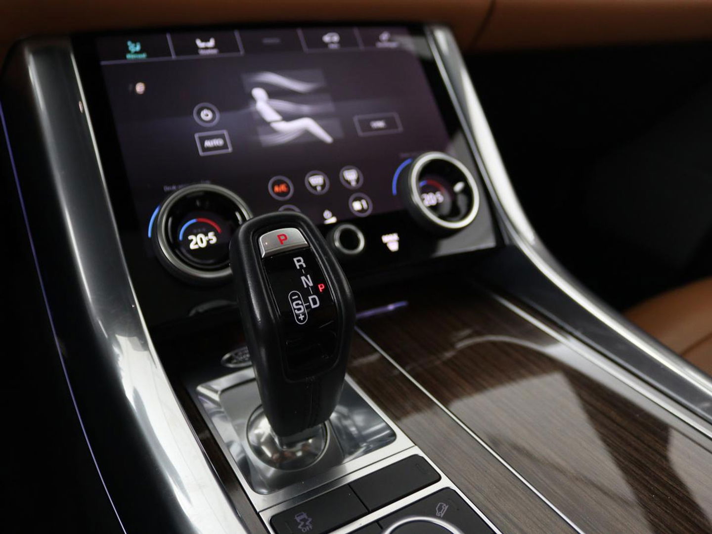 Land Rover Range Rover Sport 3.0 SDV6 HSE Dynamic | Panoramadak | Stoelventilatie | Head-Up | 360 camera | Meridian Sound | Carplay | Matrix LED | Keyless | Stuurverwarming | Dodehoek detectie | Navigatie