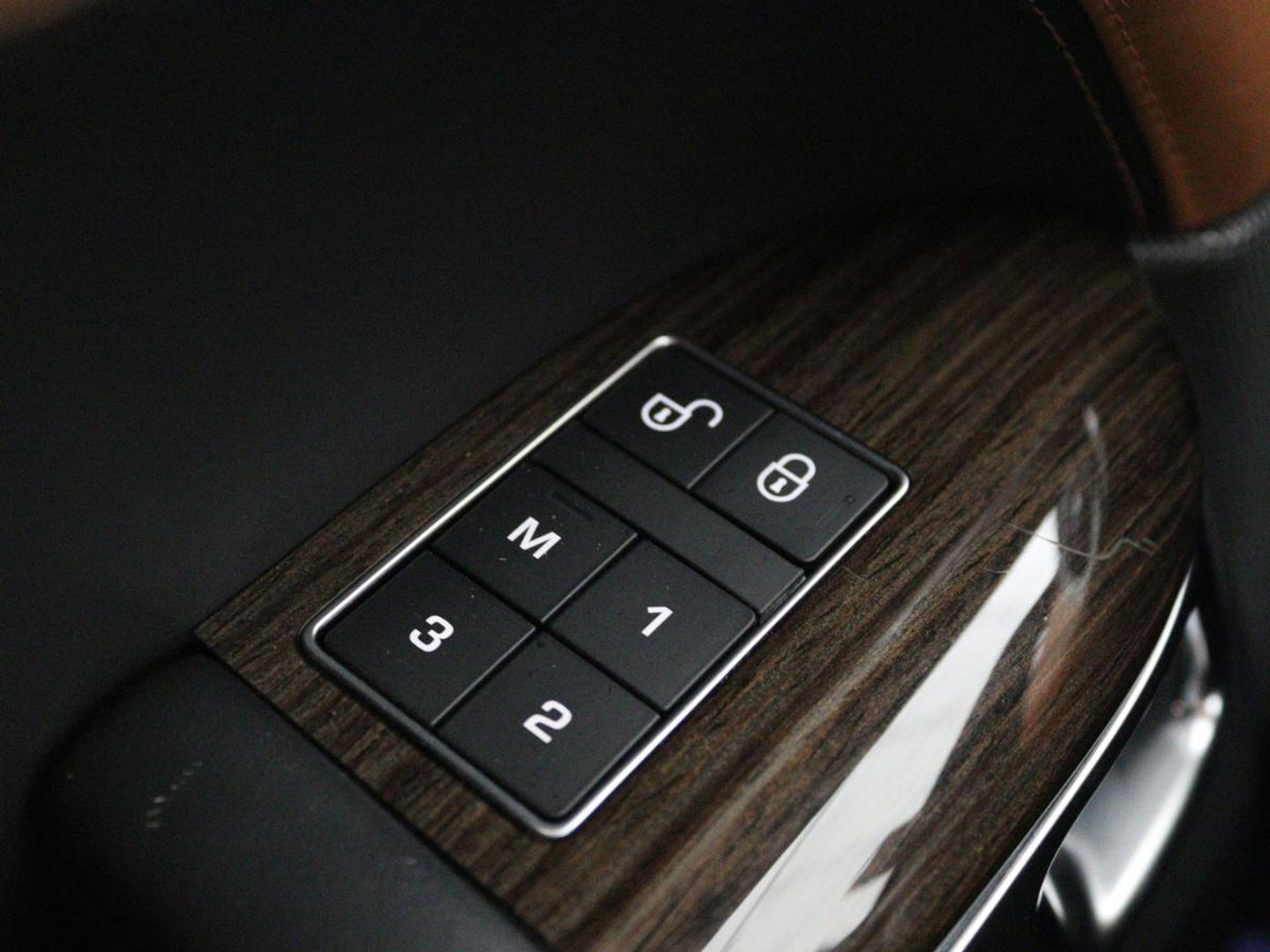 Land Rover Range Rover Sport 3.0 SDV6 HSE Dynamic | Panoramadak | Stoelventilatie | Head-Up | 360 camera | Meridian Sound | Carplay | Matrix LED | Keyless | Stuurverwarming | Dodehoek detectie | Navigatie