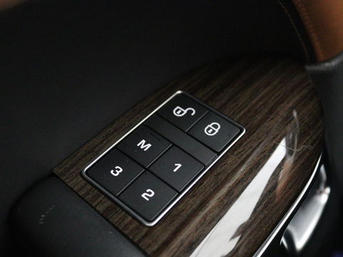 Land Rover Range Rover Sport 3.0 SDV6 HSE Dynamic | Panoramadak | Stoelventilatie | Head-Up | 360 camera | Meridian Sound | Carplay | Matrix LED | Keyless | Stuurverwarming | Dodehoek detectie | Navigatie