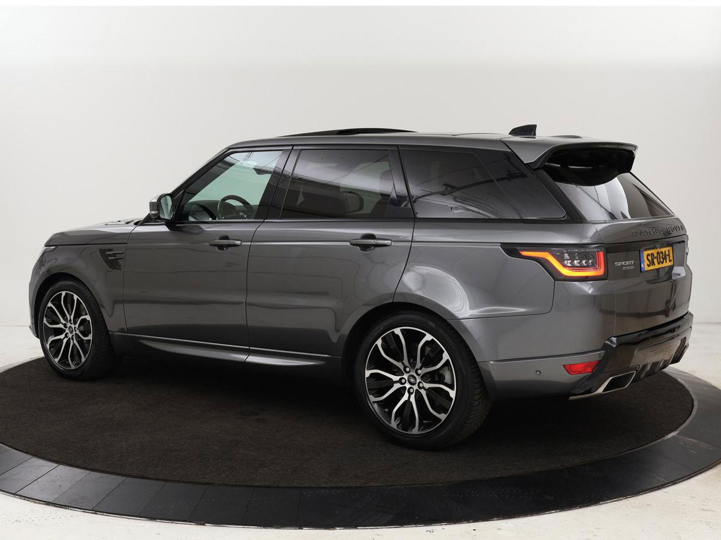 Land Rover Range Rover Sport 3.0 SDV6 HSE Dynamic | Panoramadak | Stoelventilatie | Head-Up | 360 camera | Meridian Sound | Carplay | Matrix LED | Keyless | Stuurverwarming | Dodehoek detectie | Navigatie