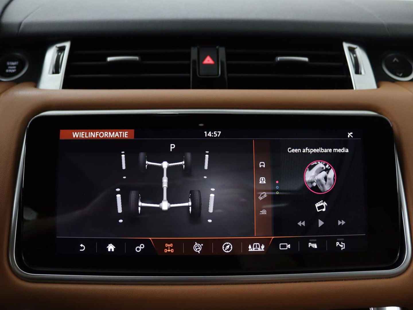 Land Rover Range Rover Sport 3.0 SDV6 HSE Dynamic | Panoramadak | Stoelventilatie | Head-Up | 360 camera | Meridian Sound | Carplay | Matrix LED | Keyless | Stuurverwarming | Dodehoek detectie | Navigatie
