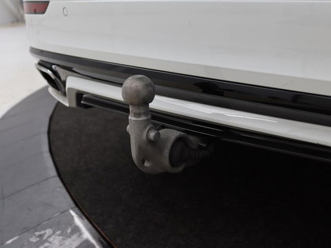 Volvo V60 2.0 T6 Recharge AWD R Design | Panoramadak | Trekhaak | Stoel & stuurverwarming | Carplay | Navigatie | Full LED