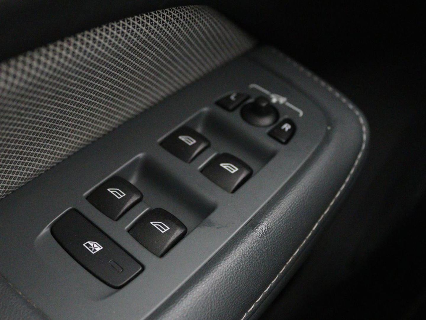 Volvo V60 2.0 T6 Recharge AWD R Design | Panoramadak | Trekhaak | Stoel & stuurverwarming | Carplay | Navigatie | Full LED