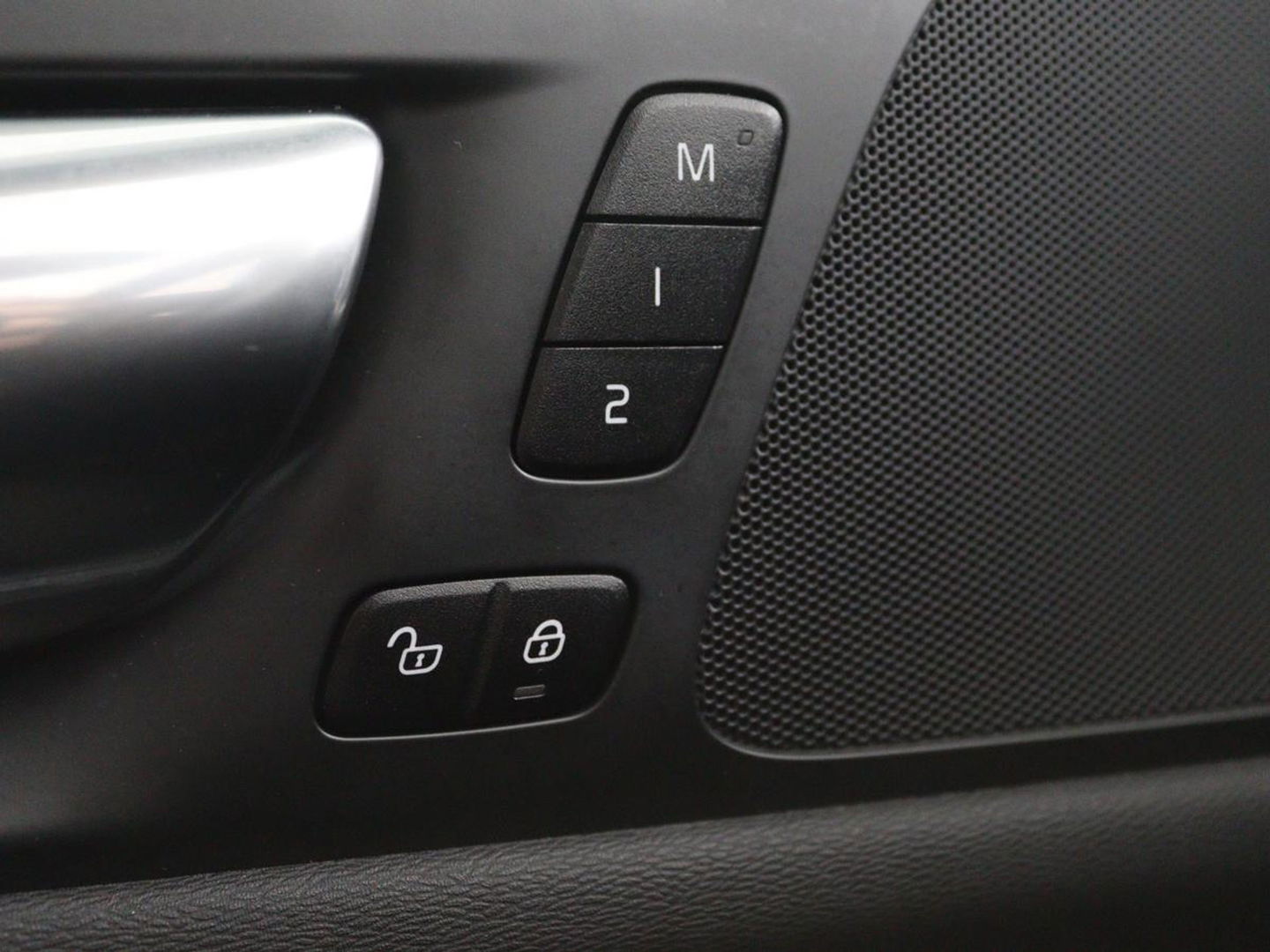 Volvo V60 2.0 T6 Recharge AWD R Design | Panoramadak | Trekhaak | Stoel & stuurverwarming | Carplay | Navigatie | Full LED