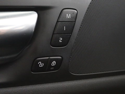 Volvo V60 2.0 T6 Recharge AWD R Design | Panoramadak | Trekhaak | Stoel & stuurverwarming | Carplay | Navigatie | Full LED