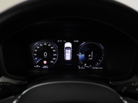 Volvo V60 2.0 T6 Recharge AWD R Design | Panoramadak | Trekhaak | Stoel & stuurverwarming | Carplay | Navigatie | Full LED
