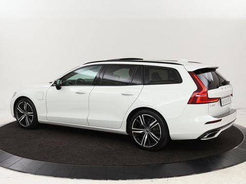 Volvo V60 2.0 T6 Recharge AWD R Design | Panoramadak | Trekhaak | Stoel & stuurverwarming | Carplay | Navigatie | Full LED