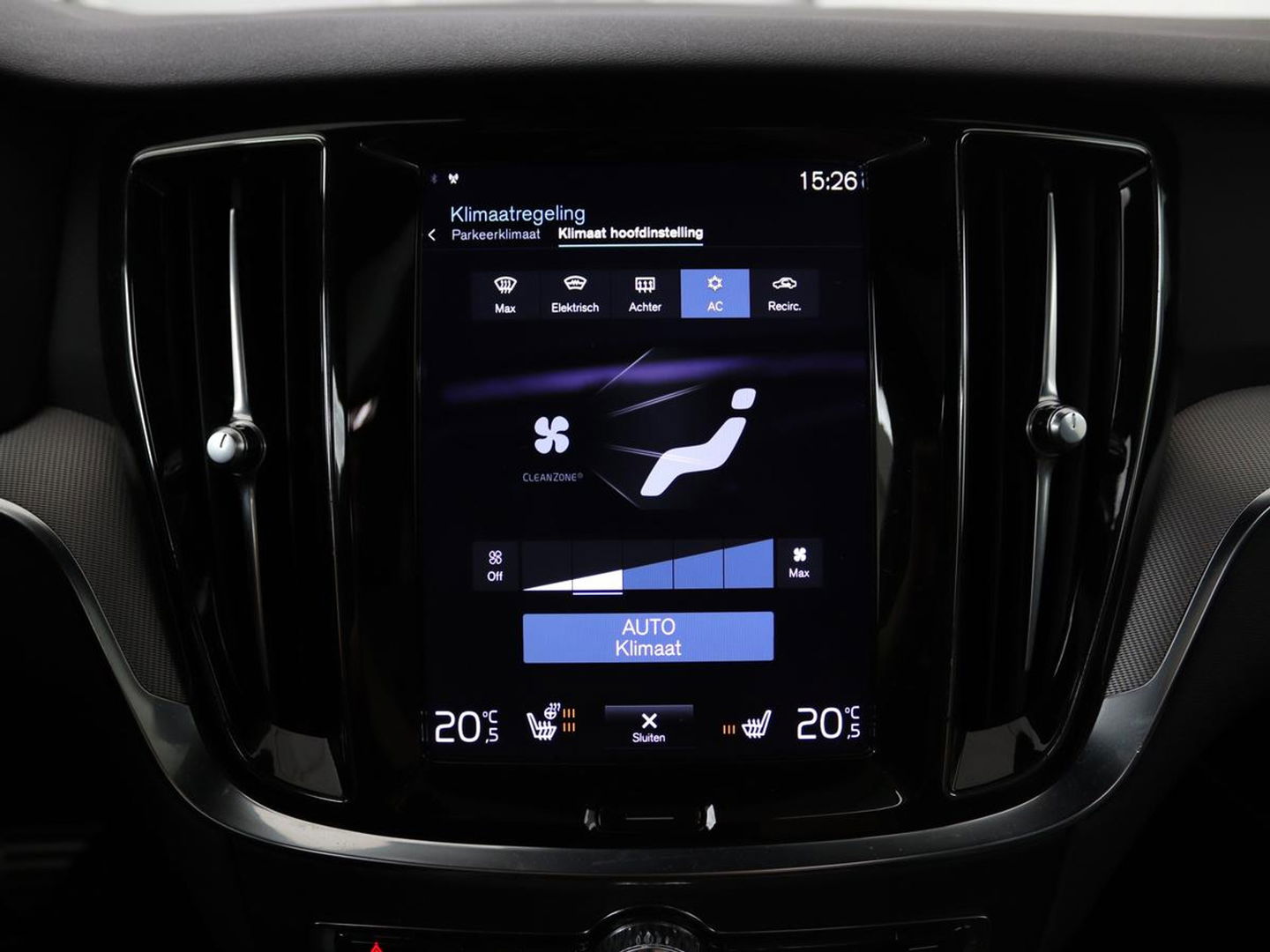 Volvo V60 2.0 T6 Recharge AWD R Design | Panoramadak | Trekhaak | Stoel & stuurverwarming | Carplay | Navigatie | Full LED