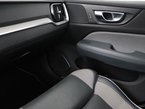 Volvo V60 2.0 T6 Recharge AWD R Design | Panoramadak | Trekhaak | Stoel & stuurverwarming | Carplay | Navigatie | Full LED