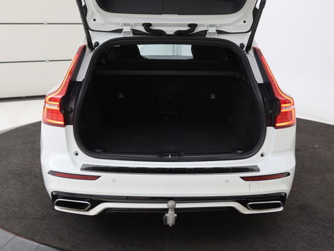Volvo V60 2.0 T6 Recharge AWD R Design | Panoramadak | Trekhaak | Stoel & stuurverwarming | Carplay | Navigatie | Full LED
