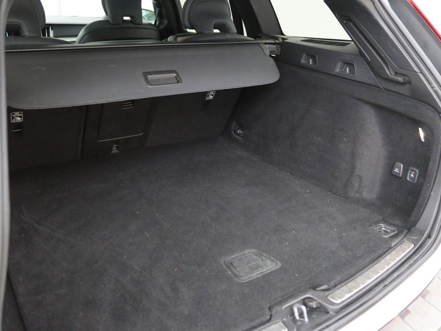 Volvo V60 2.0 T6 Recharge AWD R Design | Panoramadak | Trekhaak | Stoel & stuurverwarming | Carplay | Navigatie | Full LED