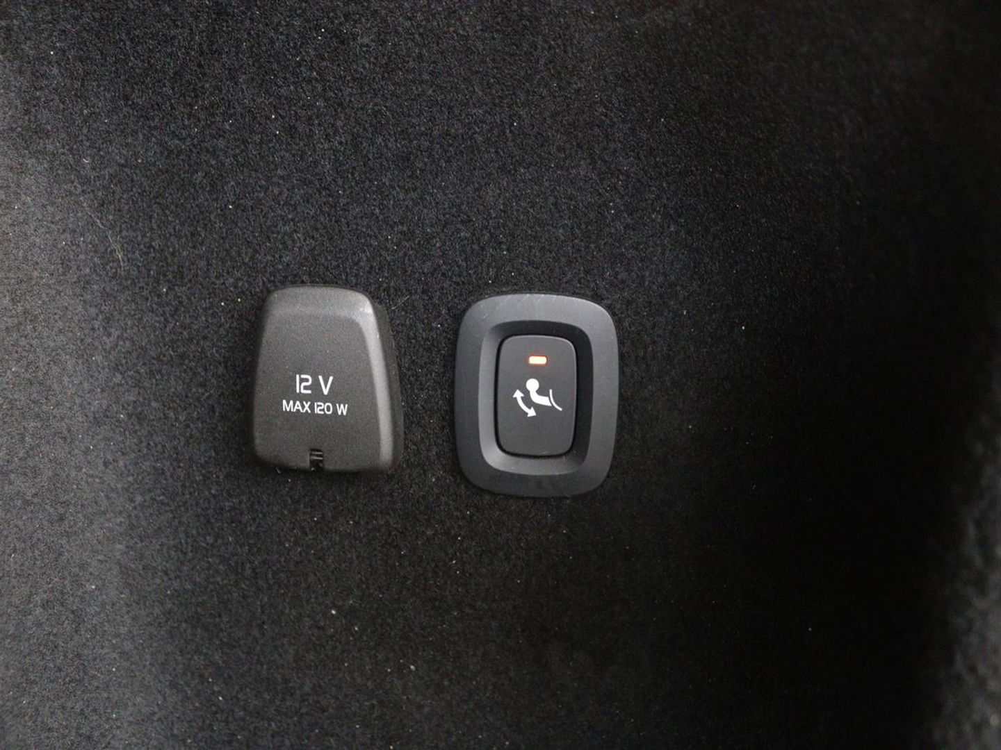 Volvo V60 2.0 T6 Recharge AWD R Design | Panoramadak | Trekhaak | Stoel & stuurverwarming | Carplay | Navigatie | Full LED