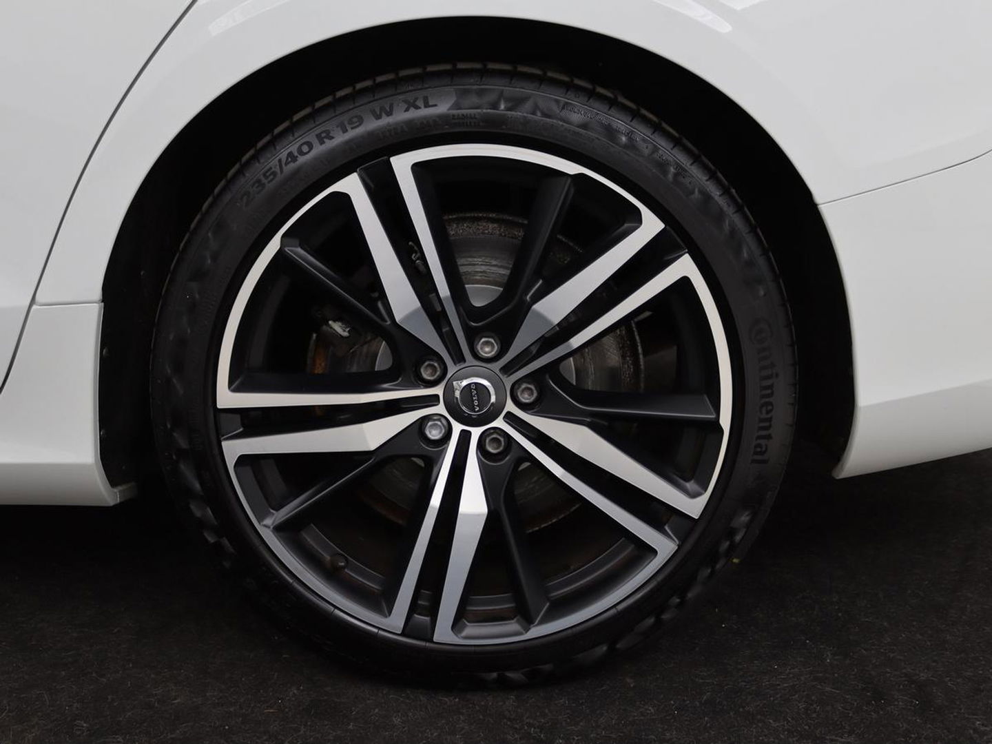 Volvo V60 2.0 T6 Recharge AWD R Design | Panoramadak | Trekhaak | Stoel & stuurverwarming | Carplay | Navigatie | Full LED