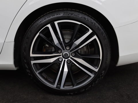 Volvo V60 2.0 T6 Recharge AWD R Design | Panoramadak | Trekhaak | Stoel & stuurverwarming | Carplay | Navigatie | Full LED