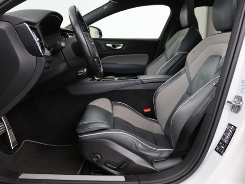 Volvo V60 2.0 T6 Recharge AWD R Design | Panoramadak | Trekhaak | Stoel & stuurverwarming | Carplay | Navigatie | Full LED