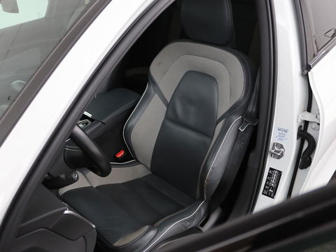 Volvo V60 2.0 T6 Recharge AWD R Design | Panoramadak | Trekhaak | Stoel & stuurverwarming | Carplay | Navigatie | Full LED