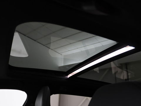 Volvo V60 2.0 T6 Recharge AWD R Design | Panoramadak | Trekhaak | Stoel & stuurverwarming | Carplay | Navigatie | Full LED