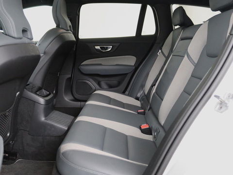 Volvo V60 2.0 T6 Recharge AWD R Design | Panoramadak | Trekhaak | Stoel & stuurverwarming | Carplay | Navigatie | Full LED