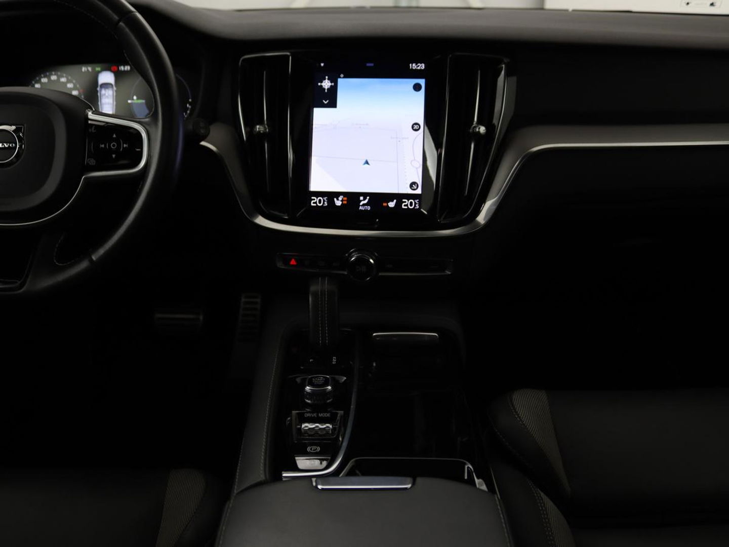 Volvo V60 2.0 T6 Recharge AWD R Design | Panoramadak | Trekhaak | Stoel & stuurverwarming | Carplay | Navigatie | Full LED