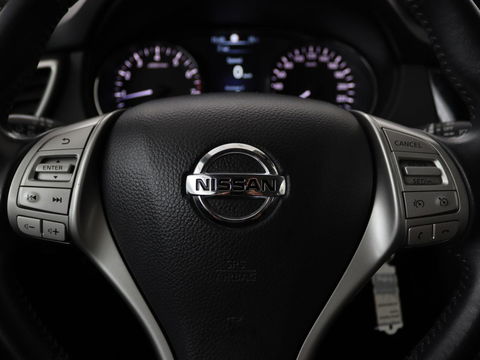 Nissan QASHQAI 1.2 Acenta | Stoelverwarming | Trekhaak | Camera | Navigatie | Climate control | Cruise control | Bluetooth