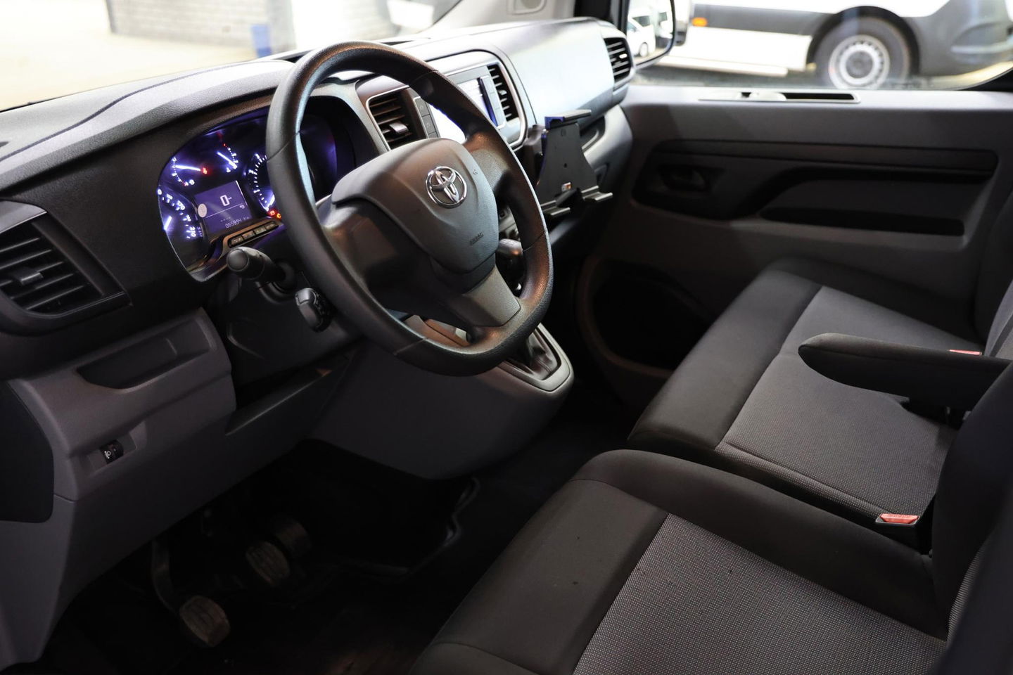 Toyota ProAce Worker 2.0 D-4D L2H1 LANG EURO 6
