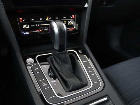 Volkswagen Passat 1.4 TSI PHEV GTE | Stoelverwarming | Camera | Adaptive cruise | Matrix LED | Massage | Carplay | Navigatie | Side Assist