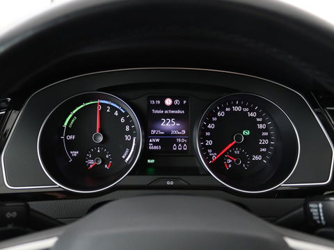 Volkswagen Passat 1.4 TSI PHEV GTE | Stoelverwarming | Camera | Adaptive cruise | Matrix LED | Massage | Carplay | Navigatie | Side Assist