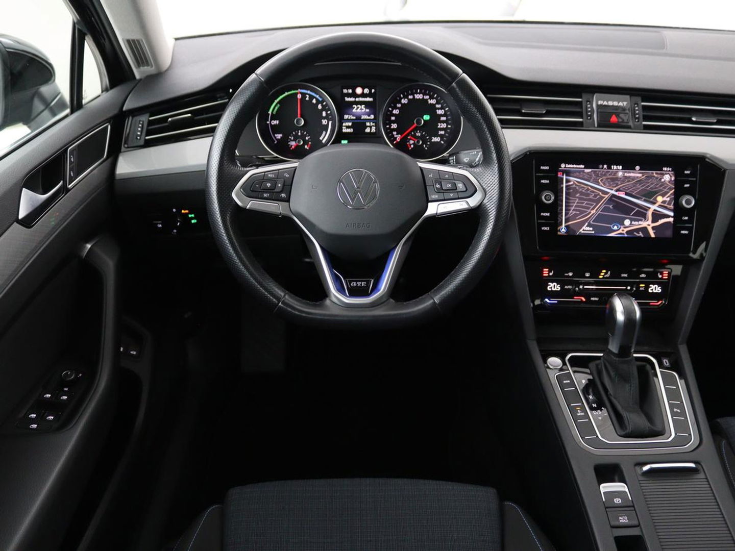 Volkswagen Passat 1.4 TSI PHEV GTE | Stoelverwarming | Camera | Adaptive cruise | Matrix LED | Massage | Carplay | Navigatie | Side Assist