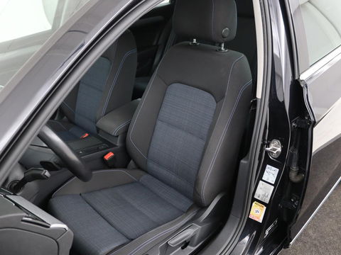 Volkswagen Passat 1.4 TSI PHEV GTE | Stoelverwarming | Camera | Adaptive cruise | Matrix LED | Massage | Carplay | Navigatie | Side Assist