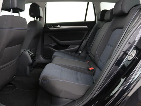 Volkswagen Passat 1.4 TSI PHEV GTE | Stoelverwarming | Camera | Adaptive cruise | Matrix LED | Massage | Carplay | Navigatie | Side Assist