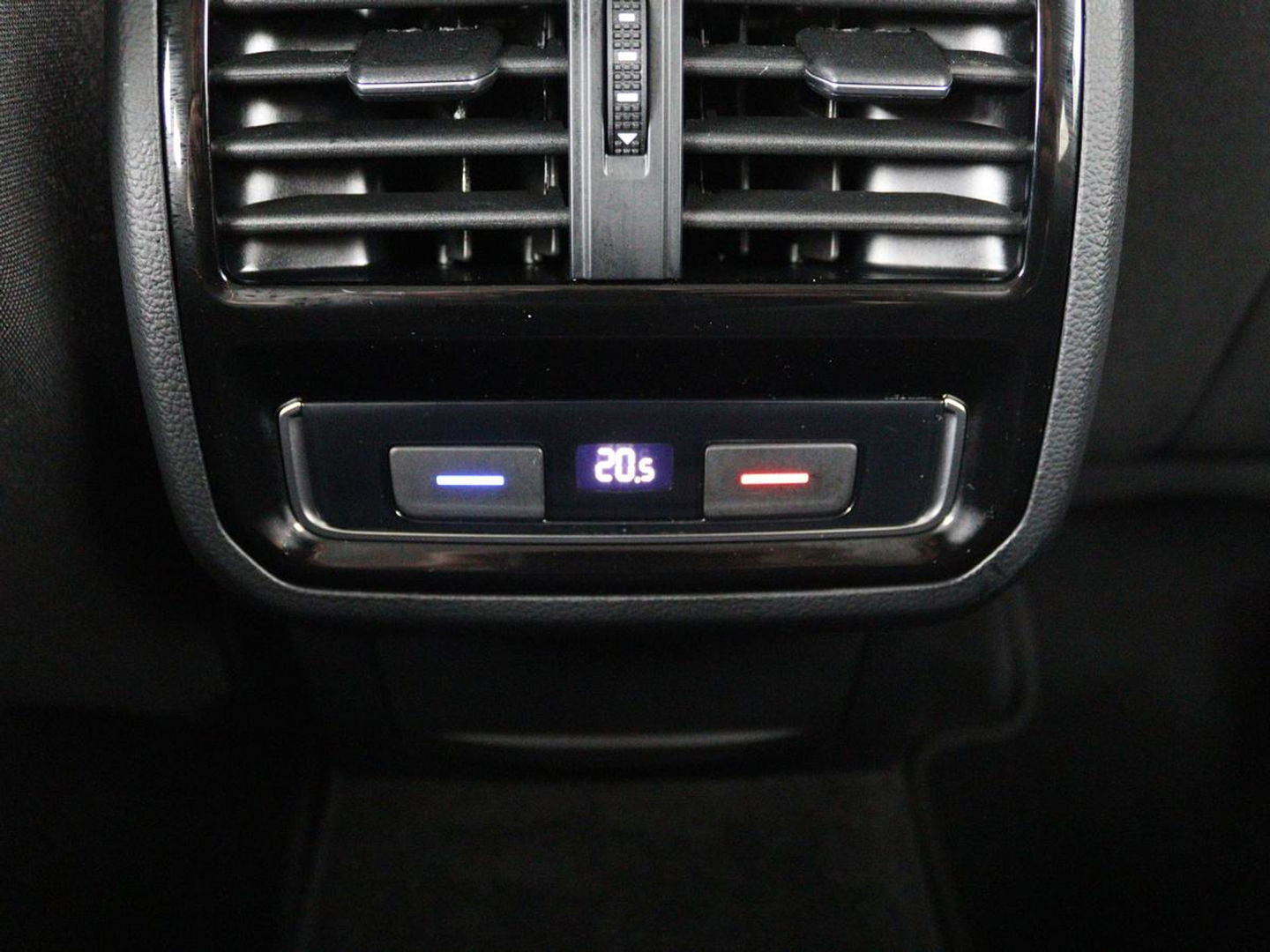 Volkswagen Passat 1.4 TSI PHEV GTE | Stoelverwarming | Camera | Adaptive cruise | Matrix LED | Massage | Carplay | Navigatie | Side Assist