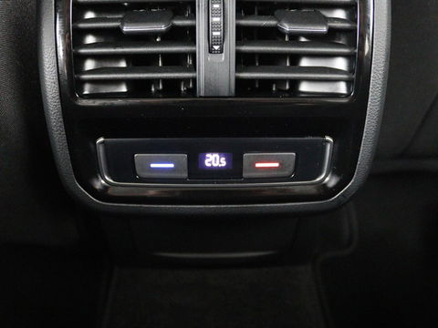 Volkswagen Passat 1.4 TSI PHEV GTE | Stoelverwarming | Camera | Adaptive cruise | Matrix LED | Massage | Carplay | Navigatie | Side Assist