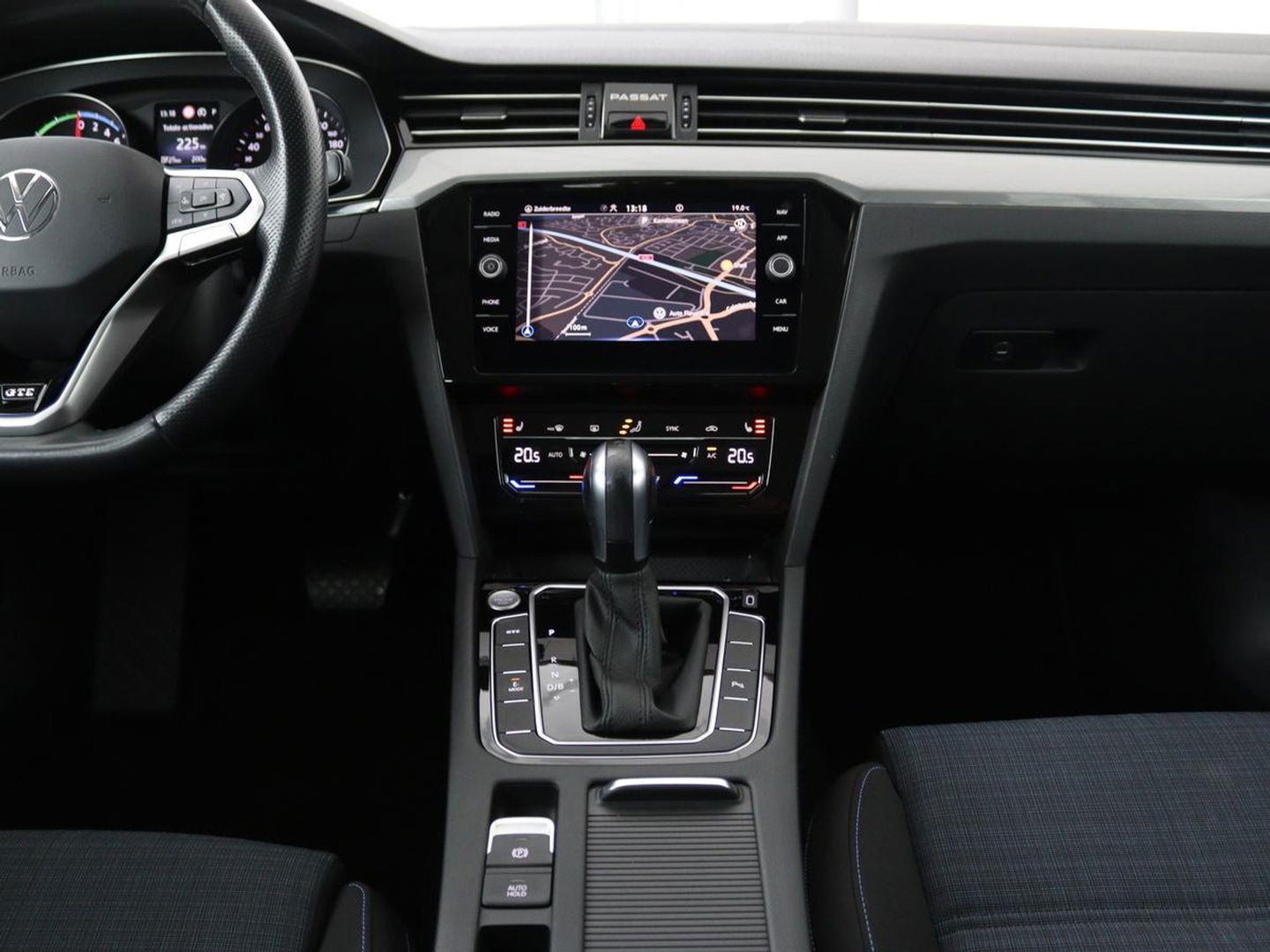 Volkswagen Passat 1.4 TSI PHEV GTE | Stoelverwarming | Camera | Adaptive cruise | Matrix LED | Massage | Carplay | Navigatie | Side Assist
