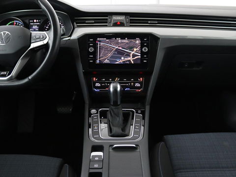 Volkswagen Passat 1.4 TSI PHEV GTE | Stoelverwarming | Camera | Adaptive cruise | Matrix LED | Massage | Carplay | Navigatie | Side Assist
