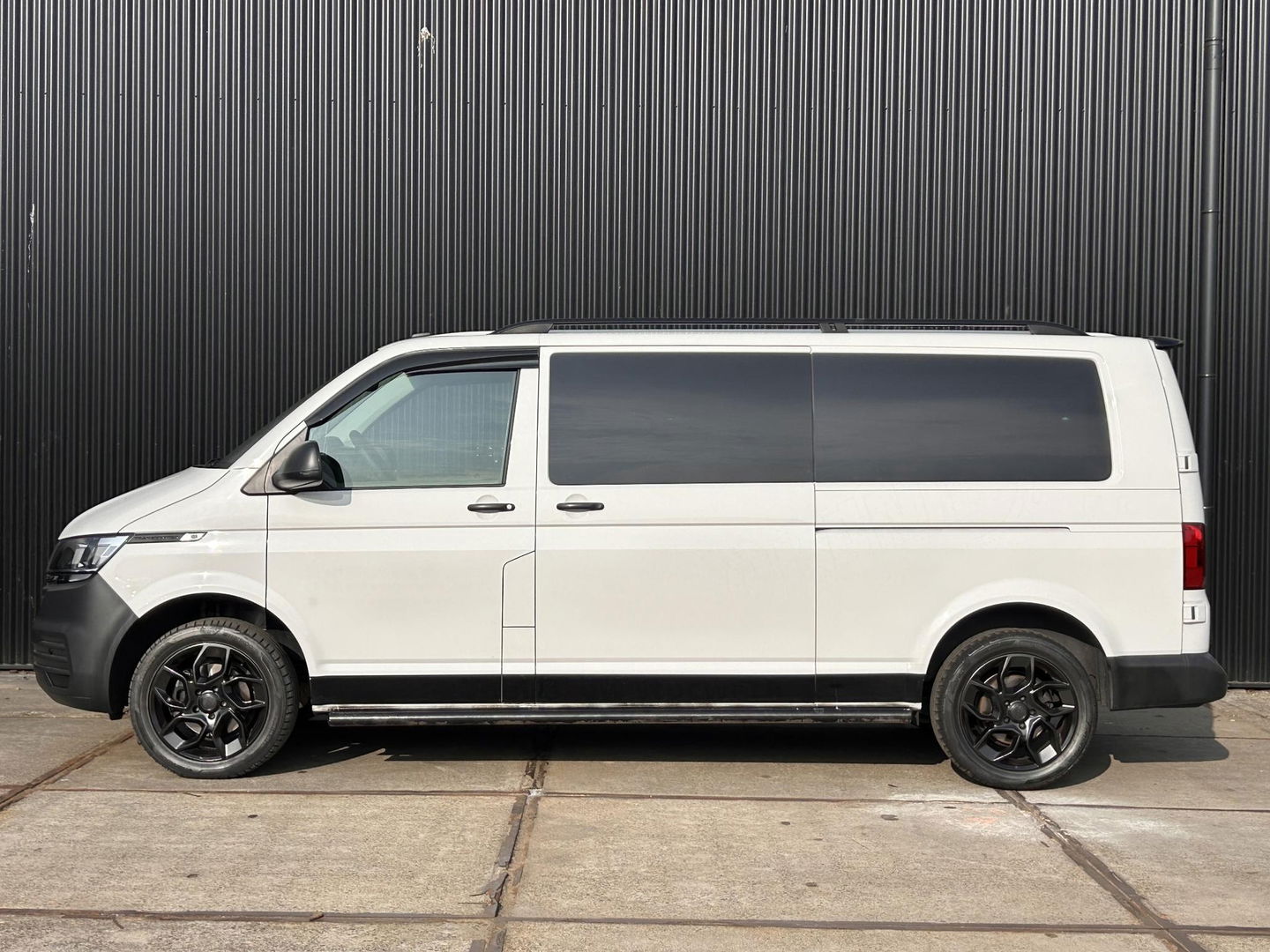Volkswagen Transporter 2.0TDI L2H1 | 2x Schuifdeur | 18 inch LMV | Stoelverwarming