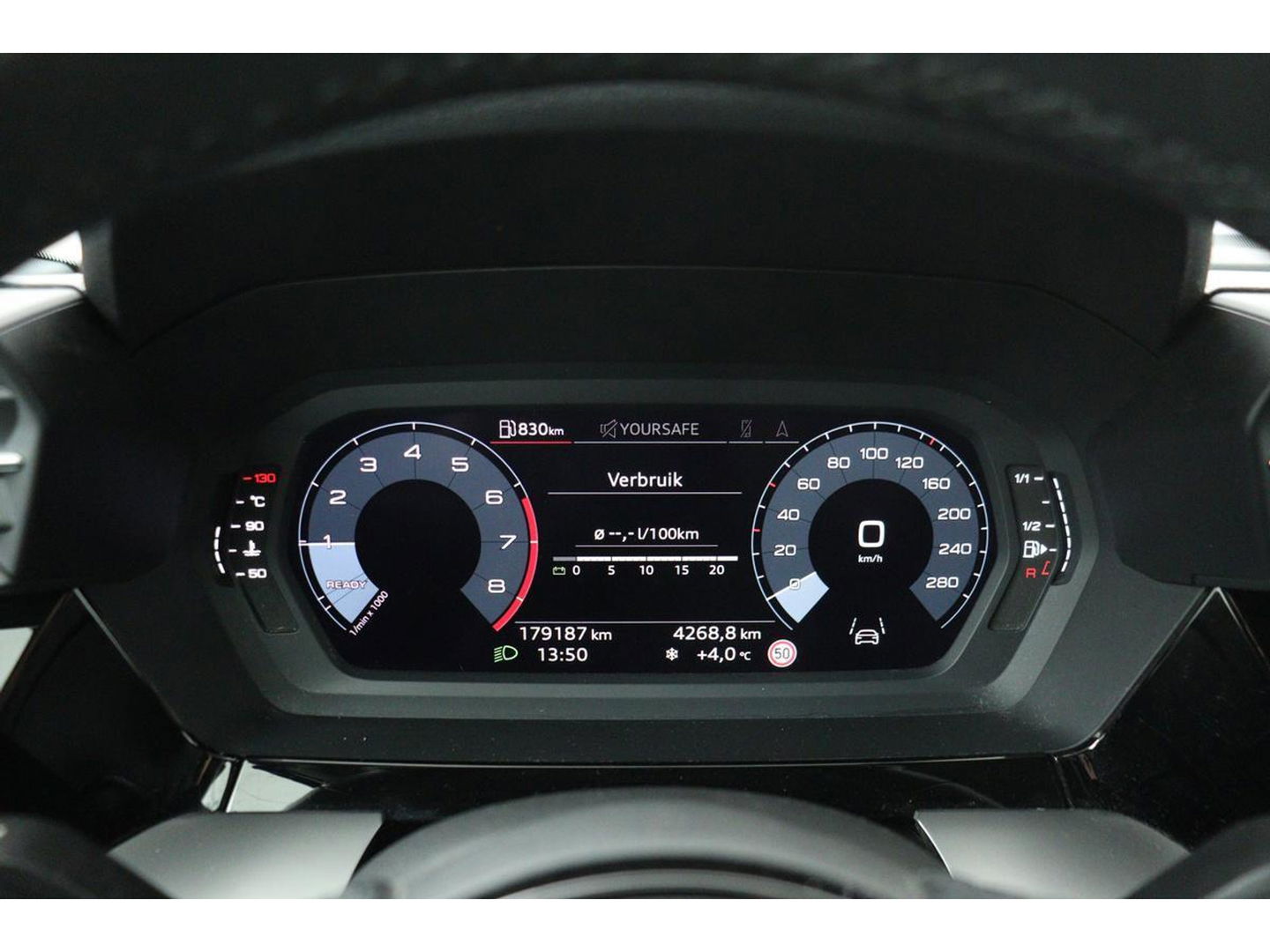 Audi A3 Sportback 30 TFSI Business edition | Adaptive Cruise | Stoelverwarming | Trekhaak | Carplay | Full LED | PDC | Navigatie