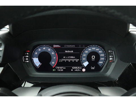 Audi A3 Sportback 30 TFSI Business edition | Adaptive Cruise | Stoelverwarming | Trekhaak | Carplay | Full LED | PDC | Navigatie